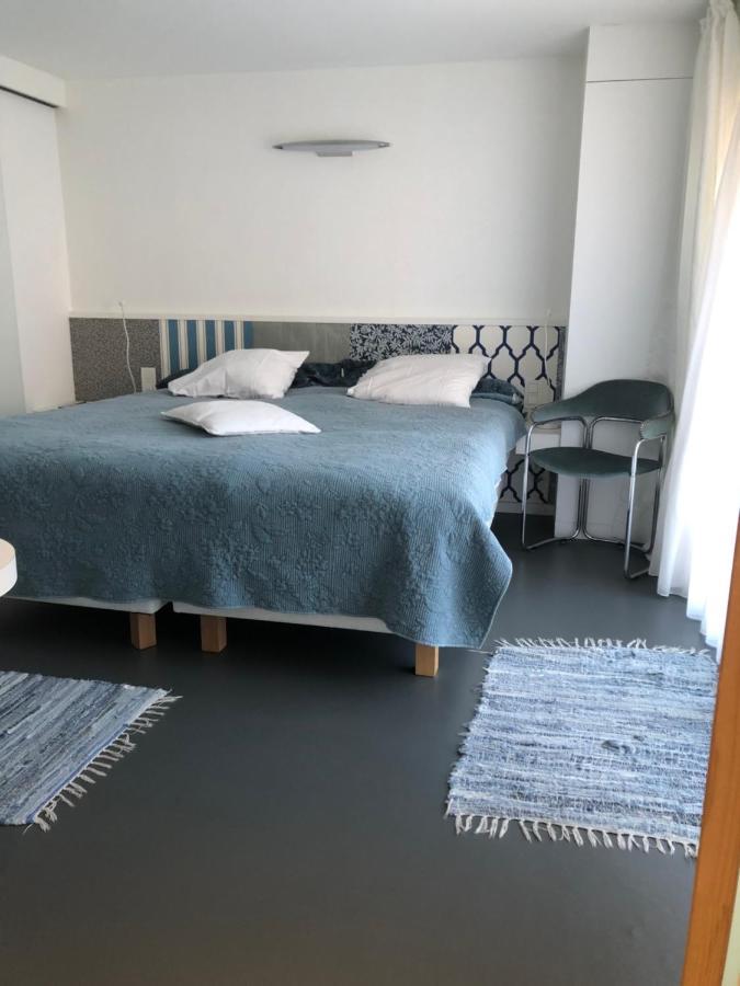 Poppies , Free Parking 3*